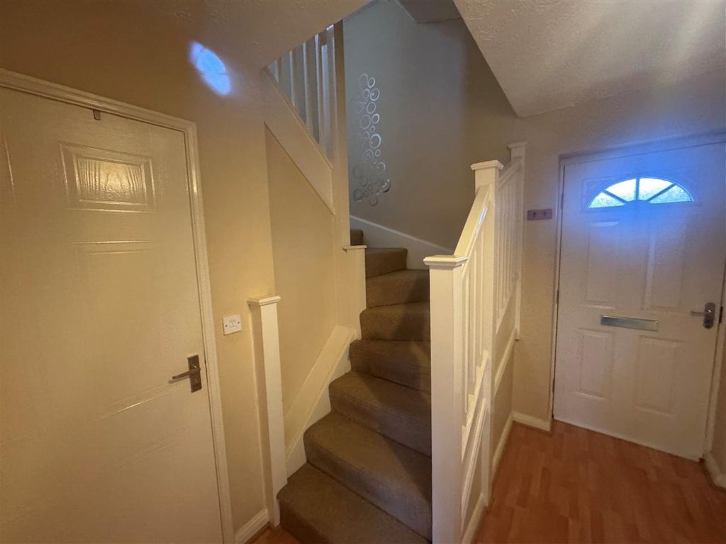 Property photo 2 of 14 Entrance Hall