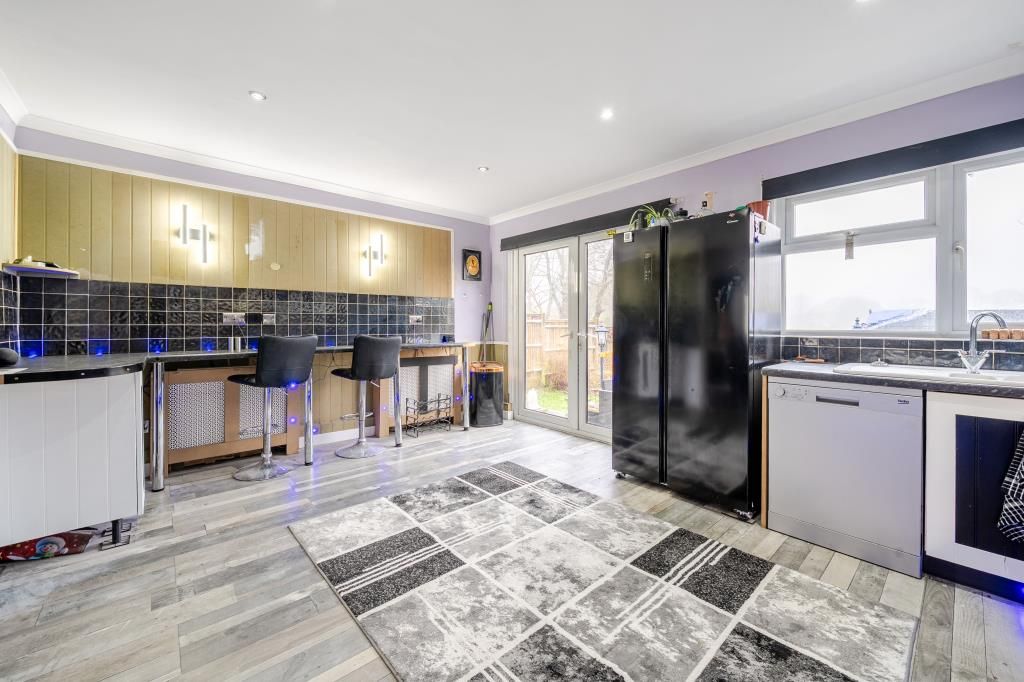 Property photo 3 of 20 Kitchen