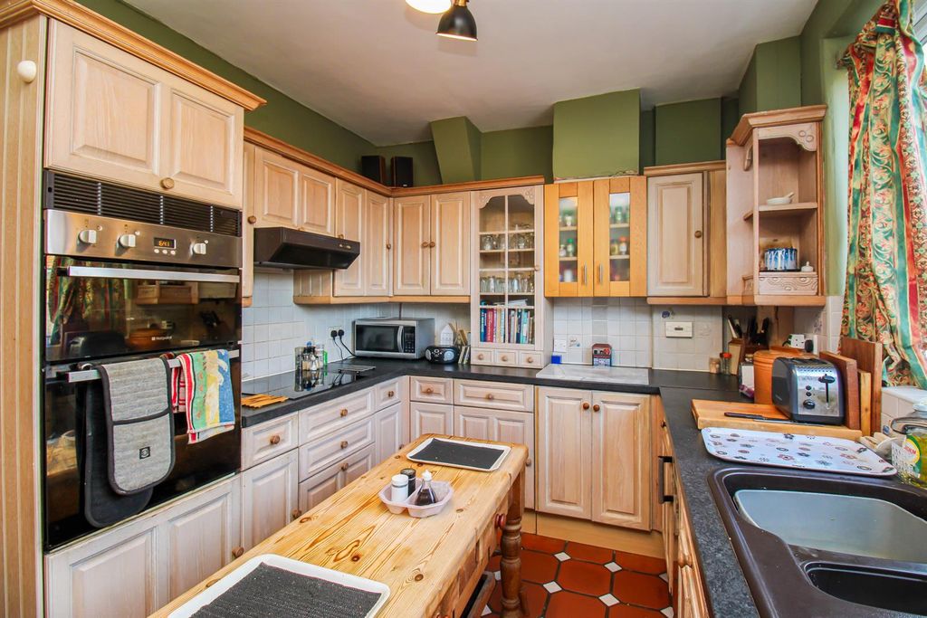 Property photo 2 of 12