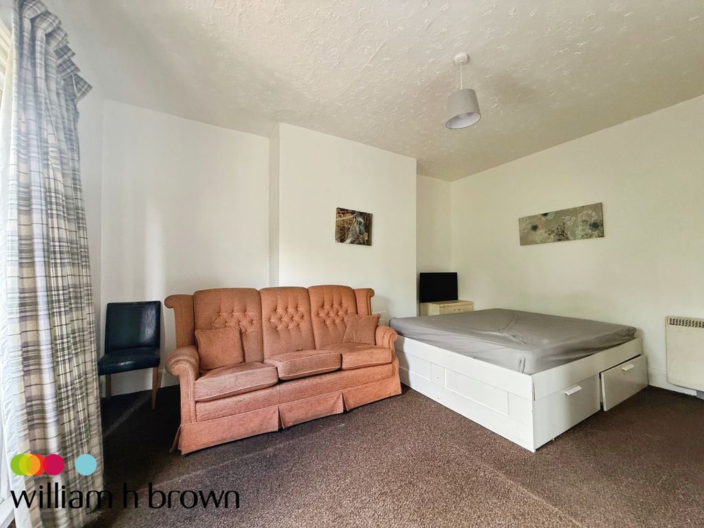 Property photo 3 of 4 Living Room