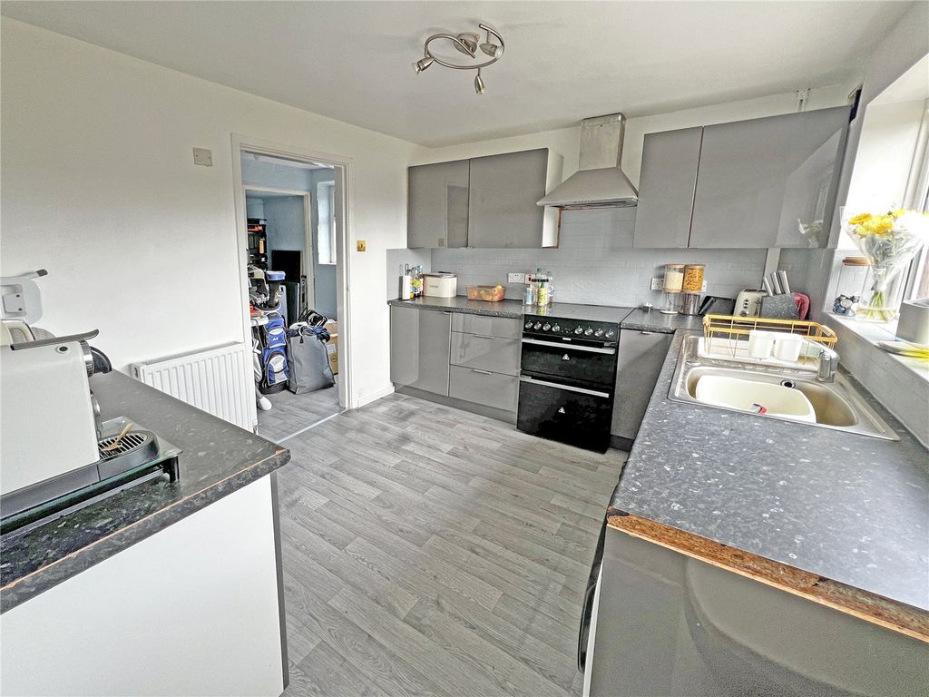 Property photo 3 of 16 Picture No. 11
