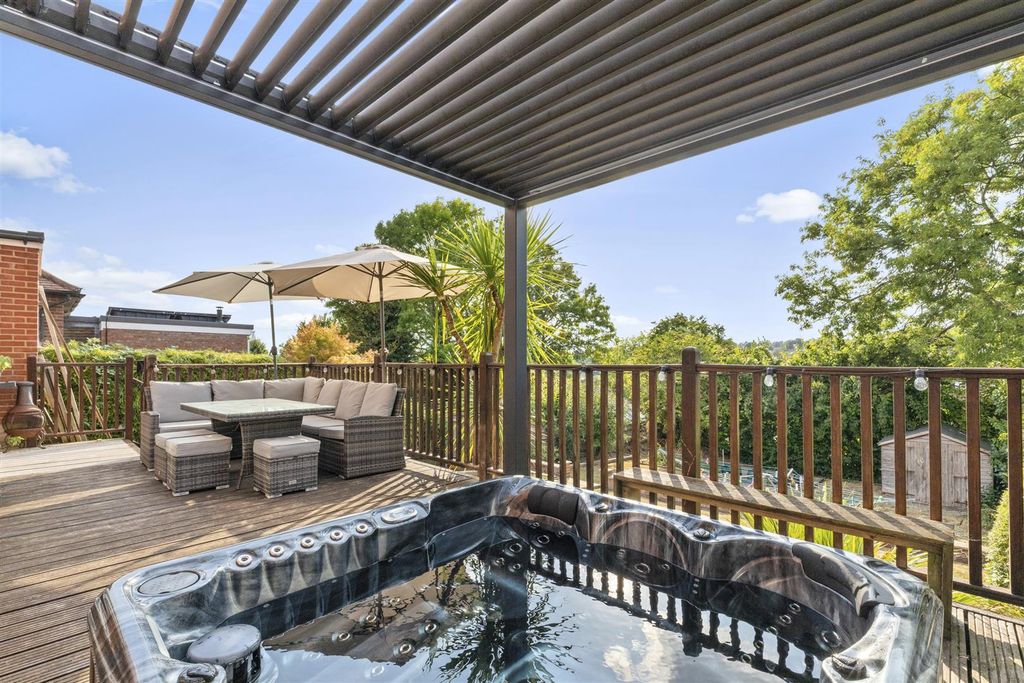 Property photo 2 of 17 West Drive-2.Jpg
