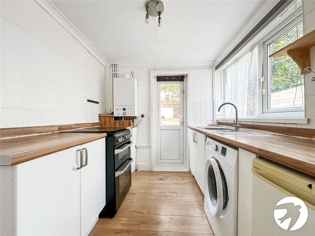 Property photo 2 of 10 Kitchen