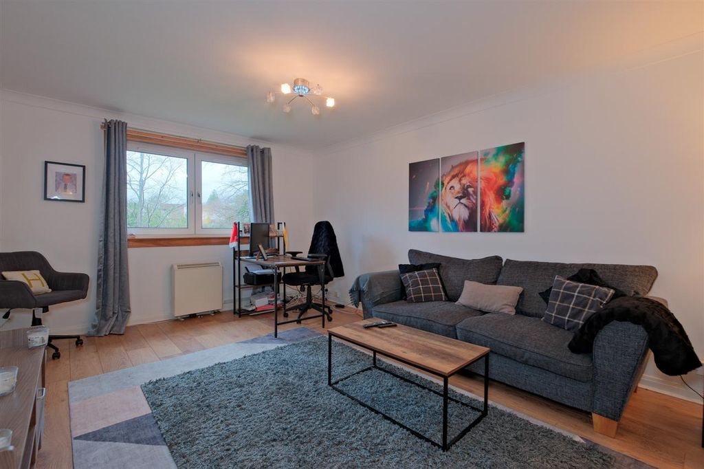 Property photo 2 of 16 Lounge