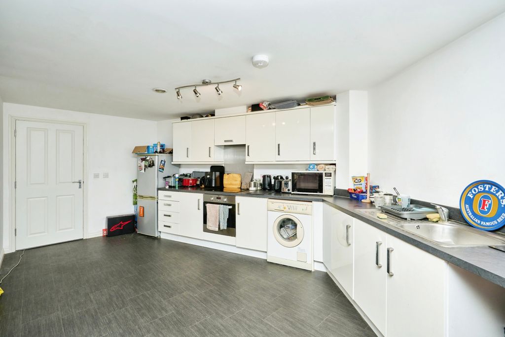 Property photo 3 of 13 Kitchen
