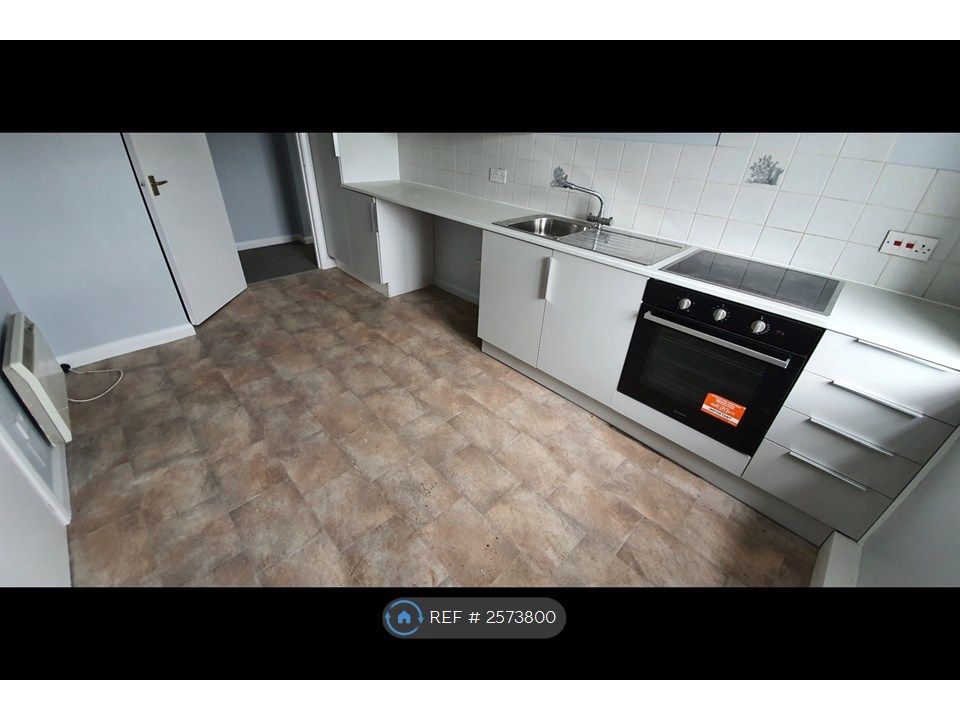 Property photo 2 of 7 Kitchen