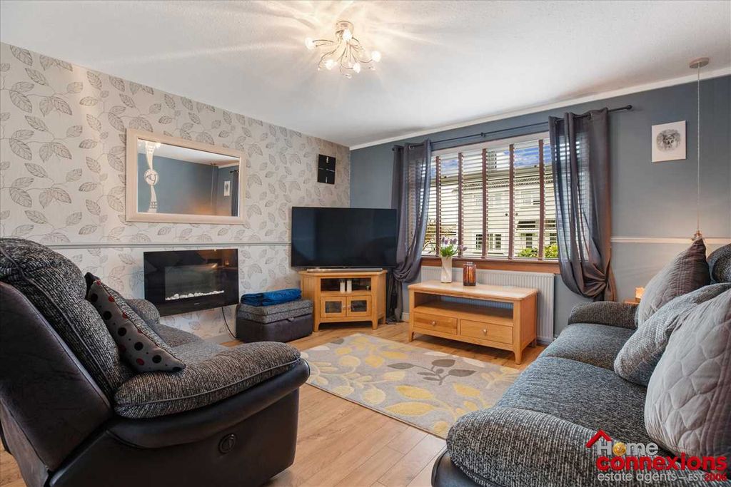 Property photo 3 of 25 Open Plan Lounge Dining Room (1)