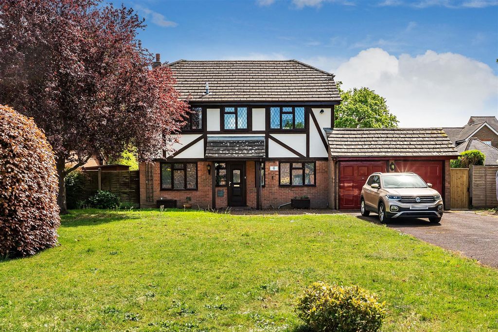 Property photo 1 of 29 6-Aston-Close-25.Jpg
