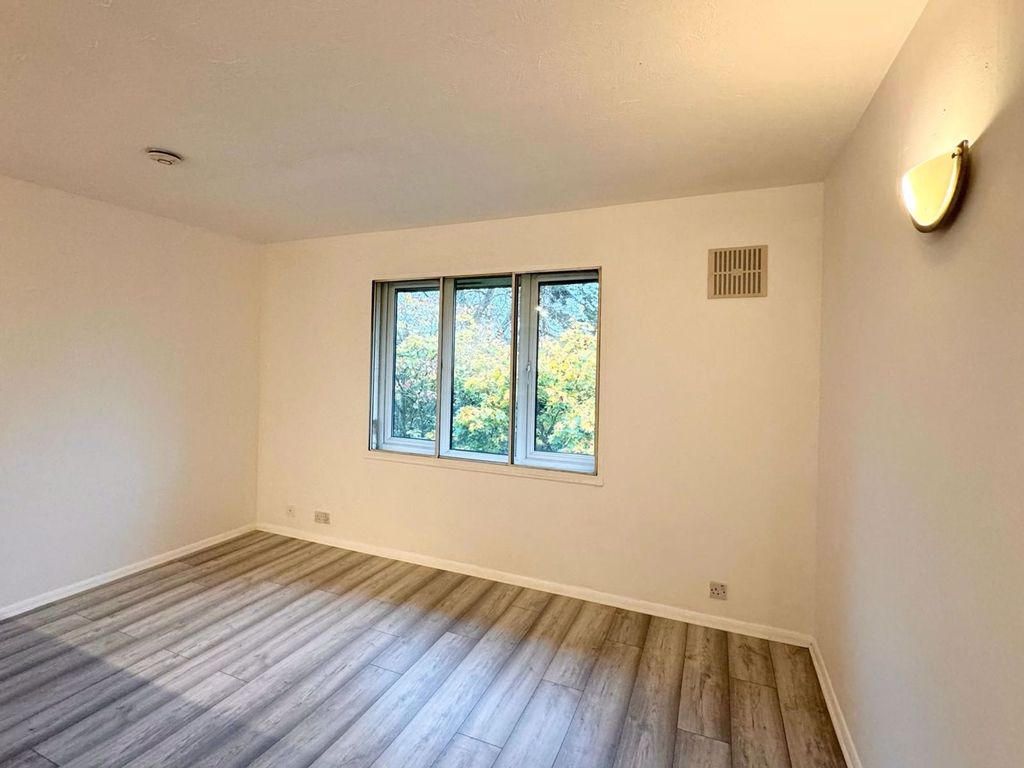 Property photo 2 of 5 Lounge