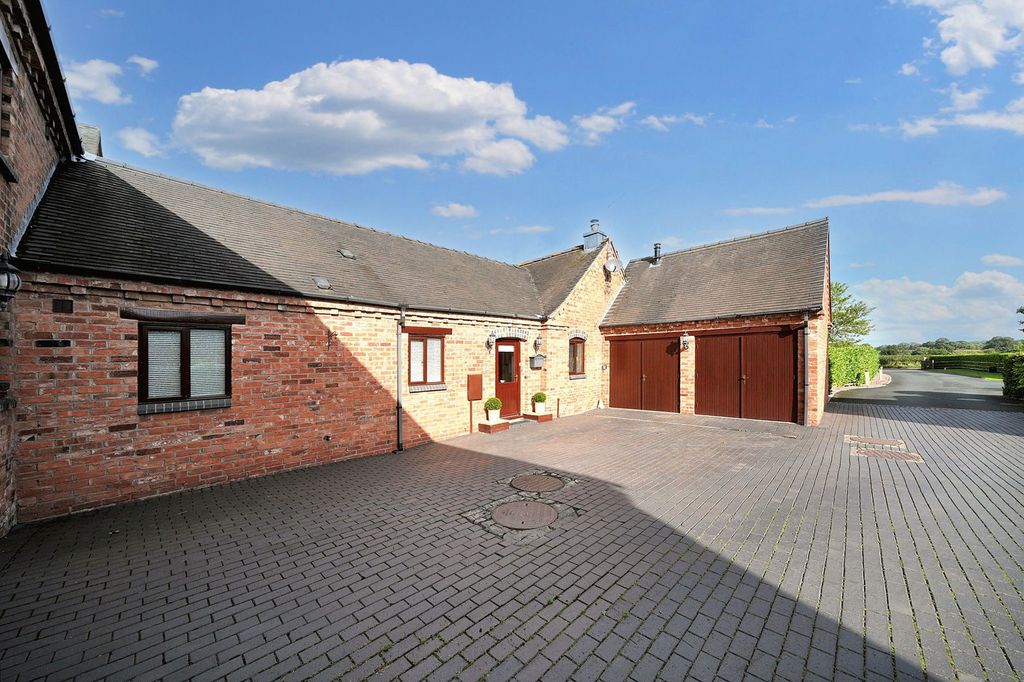 Property photo 2 of 48