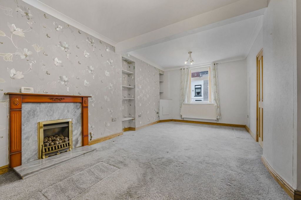 Property photo 3 of 25