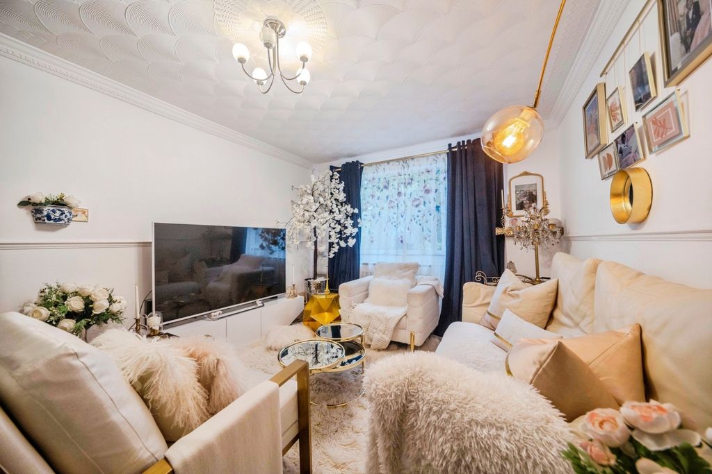 Property photo 2 of 16 Pbox-Img.Jpg