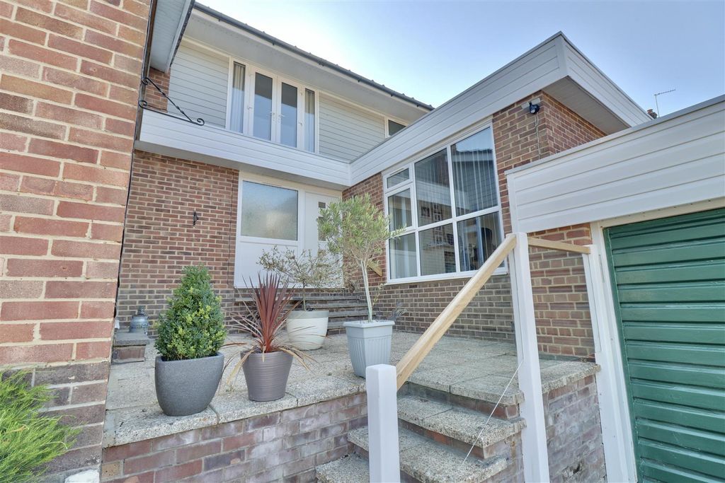 Property photo 2 of 23 2Abc81E6-Ebce-4Db2-B42D-A8C8A4Dd2484_1_201_A.Jpeg
