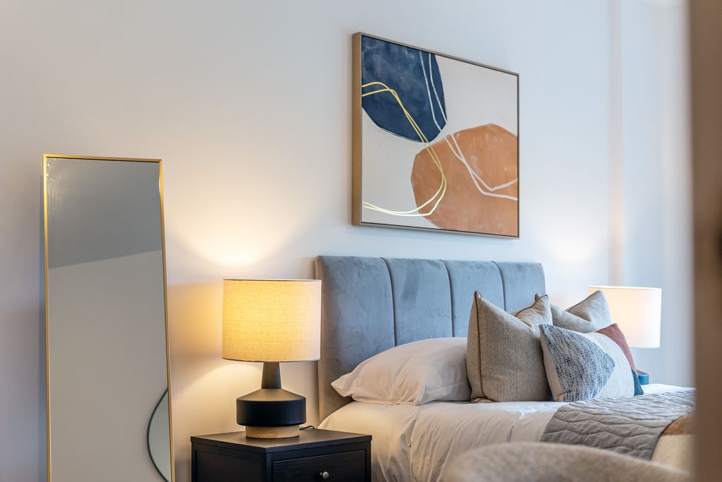 Property photo 2 of 6 Bedroom