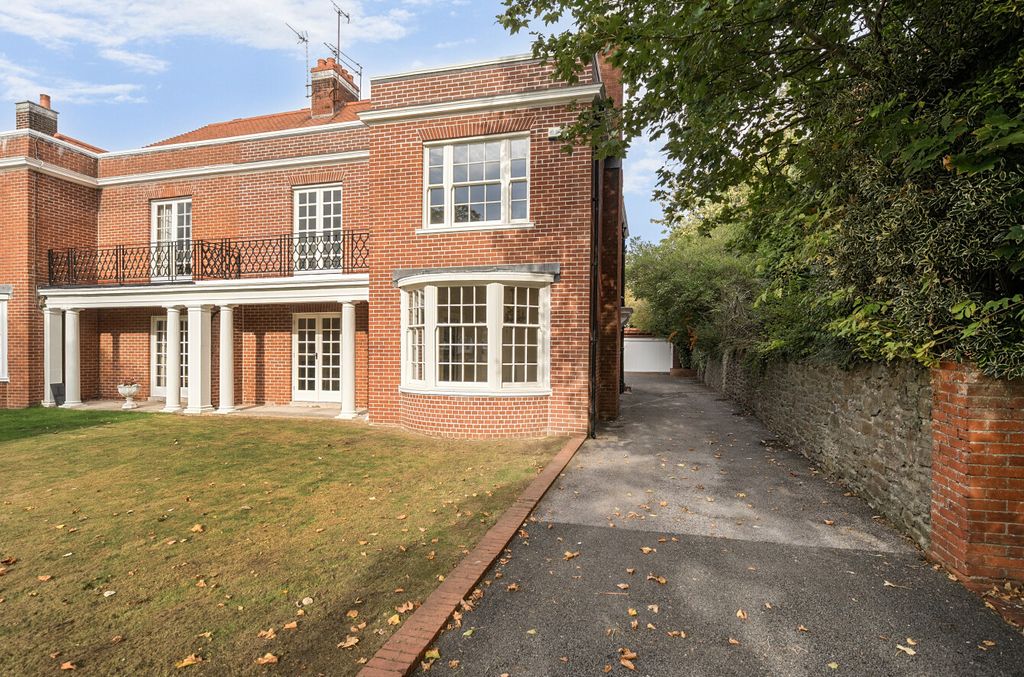 Property photo 1 of 23 1360964-5-68De934...