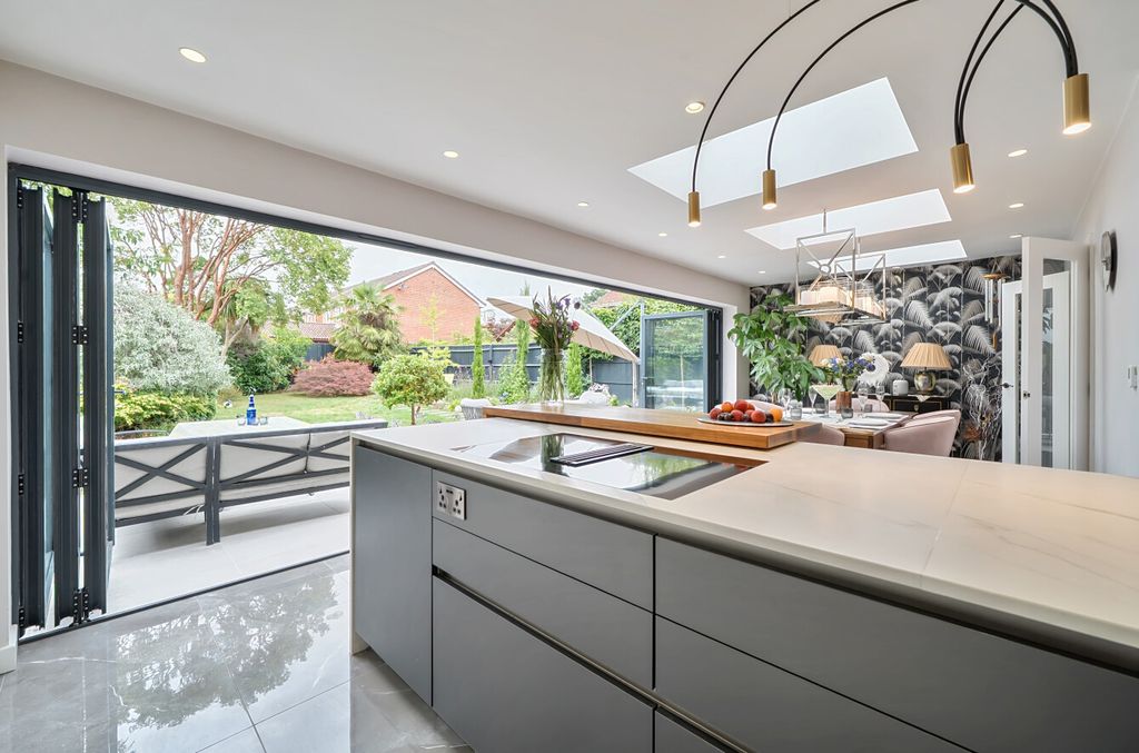 Property photo 3 of 19 1325481-16-688372...