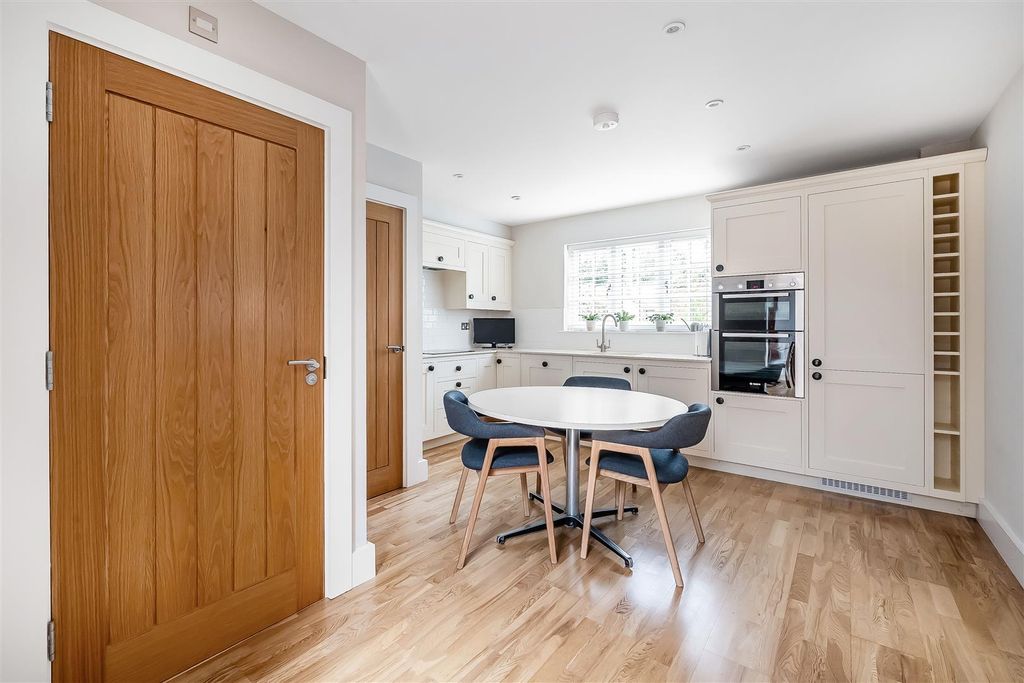 Property photo 2 of 20 5-Horsham-Road-15.Jpg