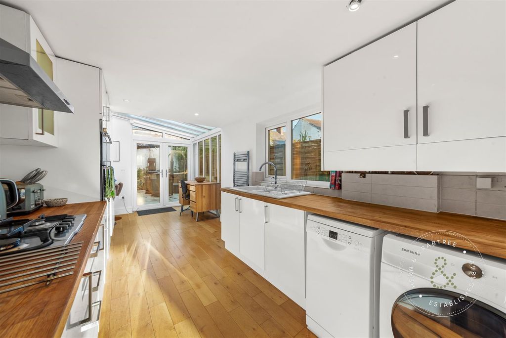 Property photo 3 of 29 Iestyn-Street-21.Jpg