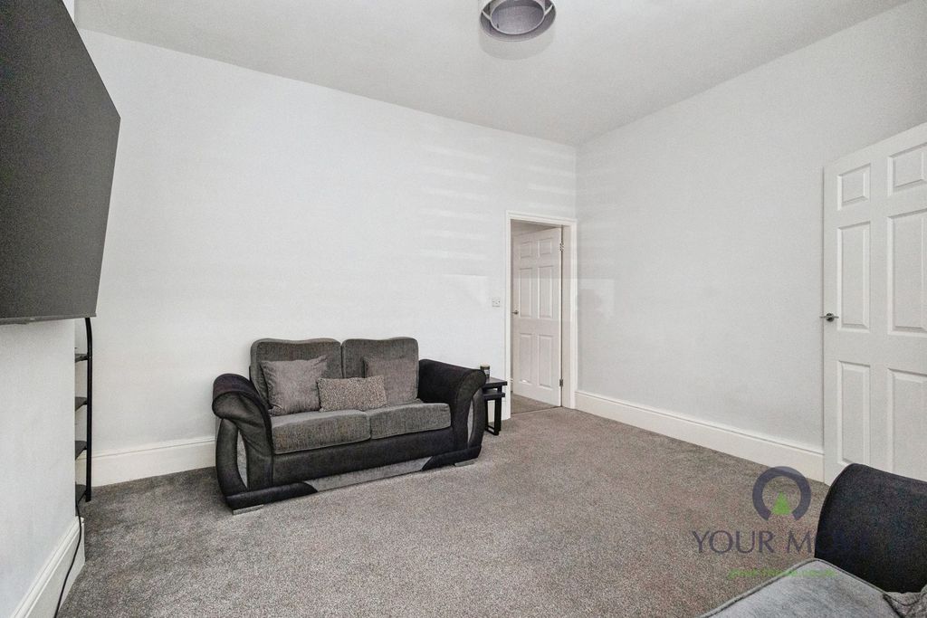 Property photo 3 of 12 Pbox-Img.Jpg