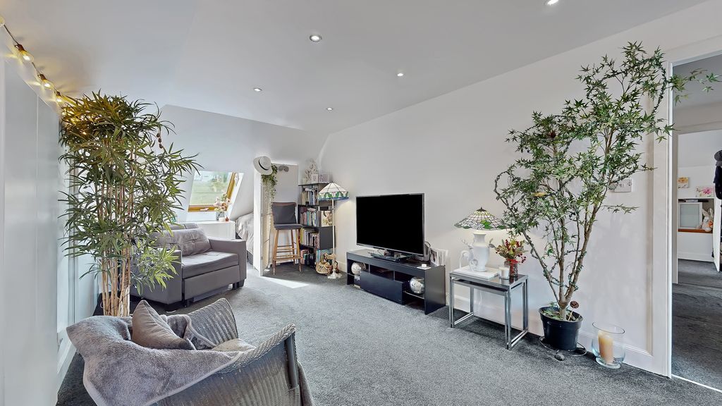 Property photo 3 of 29 23-Print-32 Hunterhill Road Flat 2.1_35