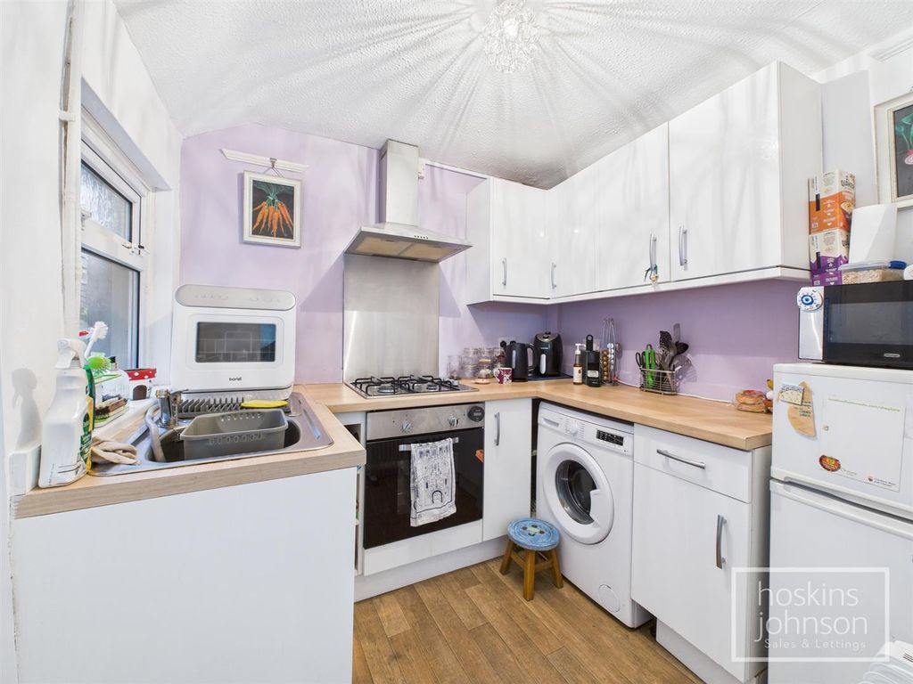 Property photo 3 of 17 Kitchen