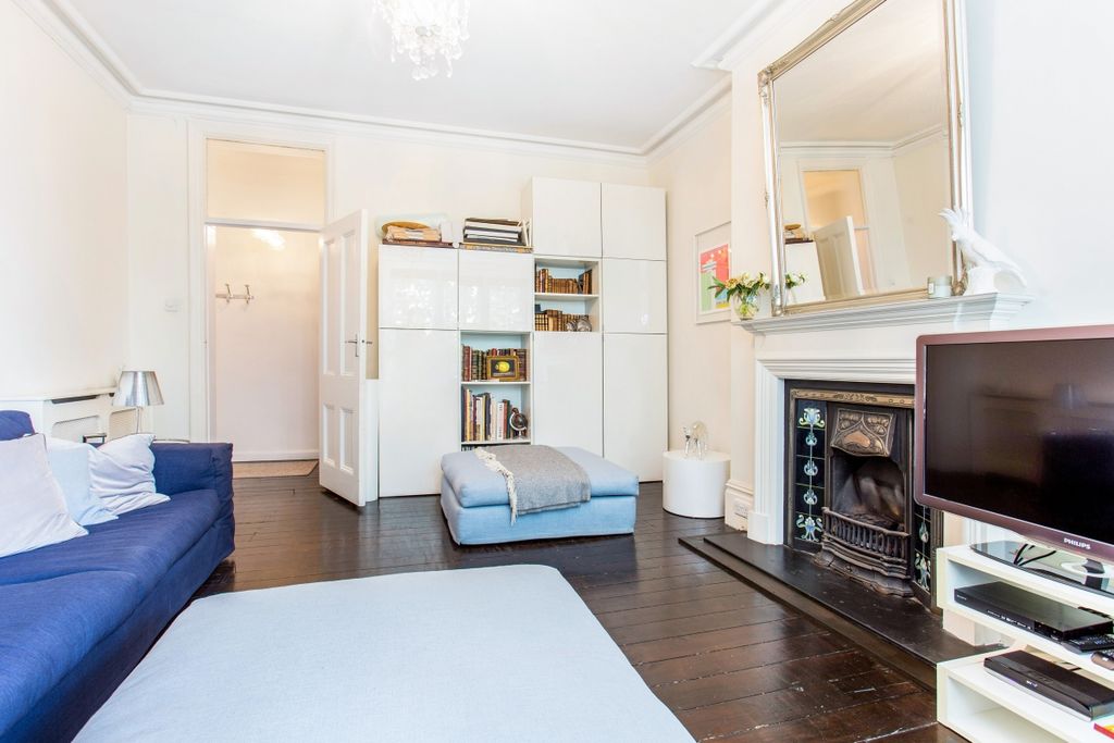 Property photo 2 of 12 37 Esmond Gardens...