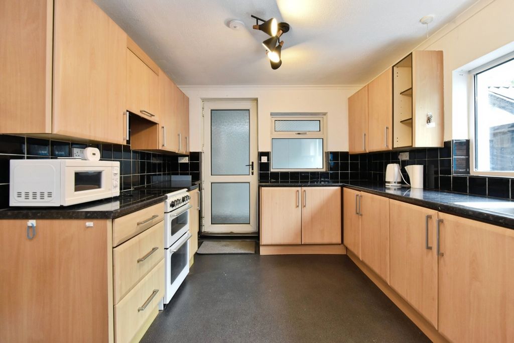 Property photo 3 of 17 Photo