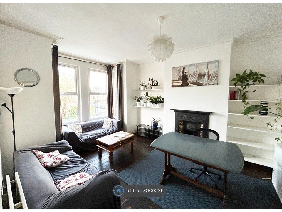 Property photo 1 of 7 Front Room 1