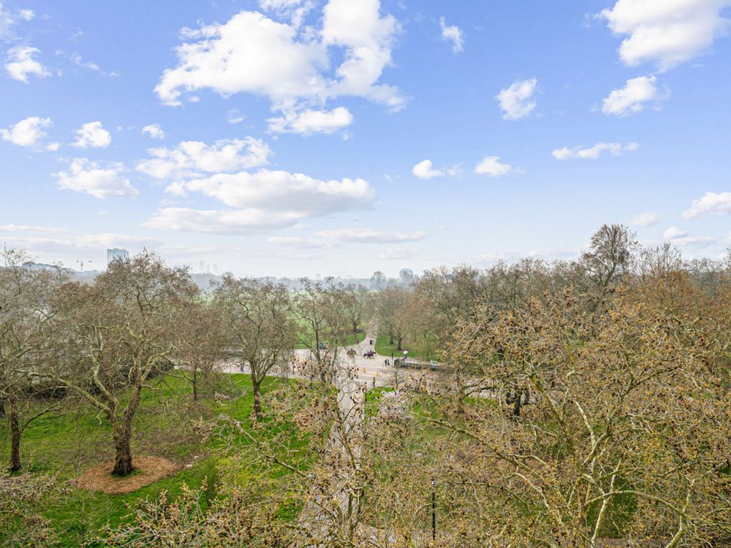 Property photo 2 of 32