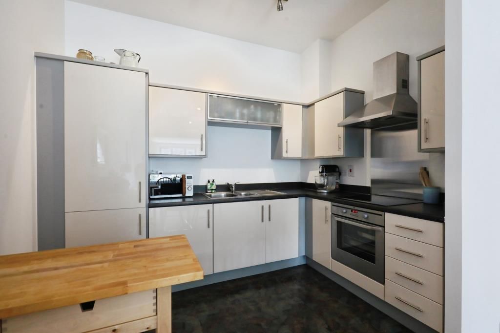 Property photo 3 of 21 Kitchen