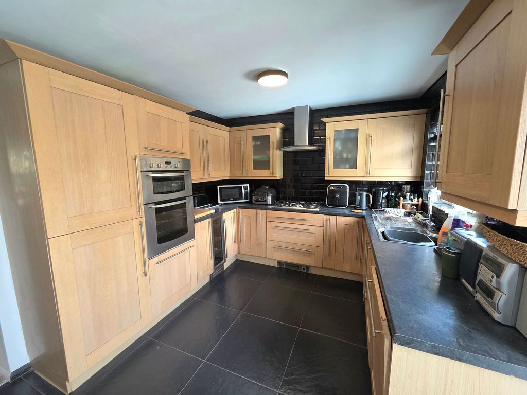Property photo 2 of 20 Kitchen