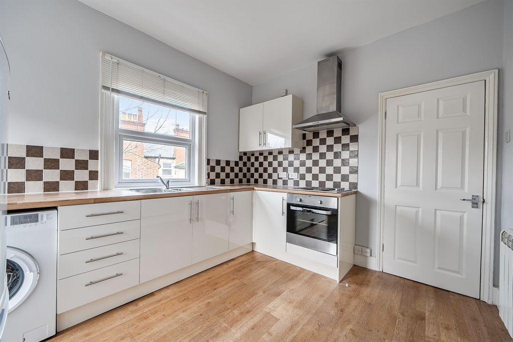 Property photo 2 of 9 Kitchen