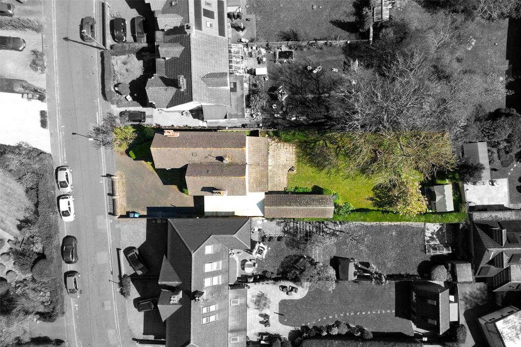 Property photo 2 of 33 Picture No. 17