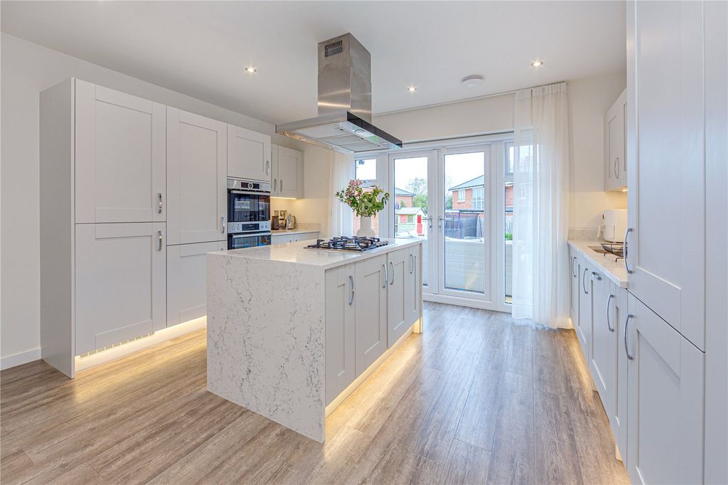 Property photo 3 of 21 Picture No. 06