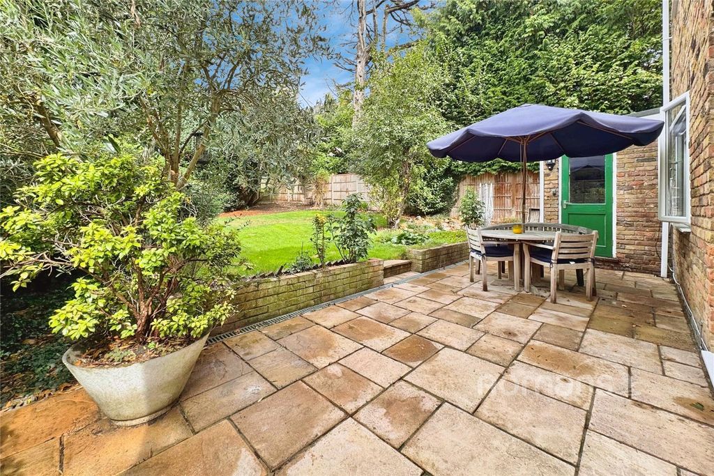 Property photo 2 of 18 Garden