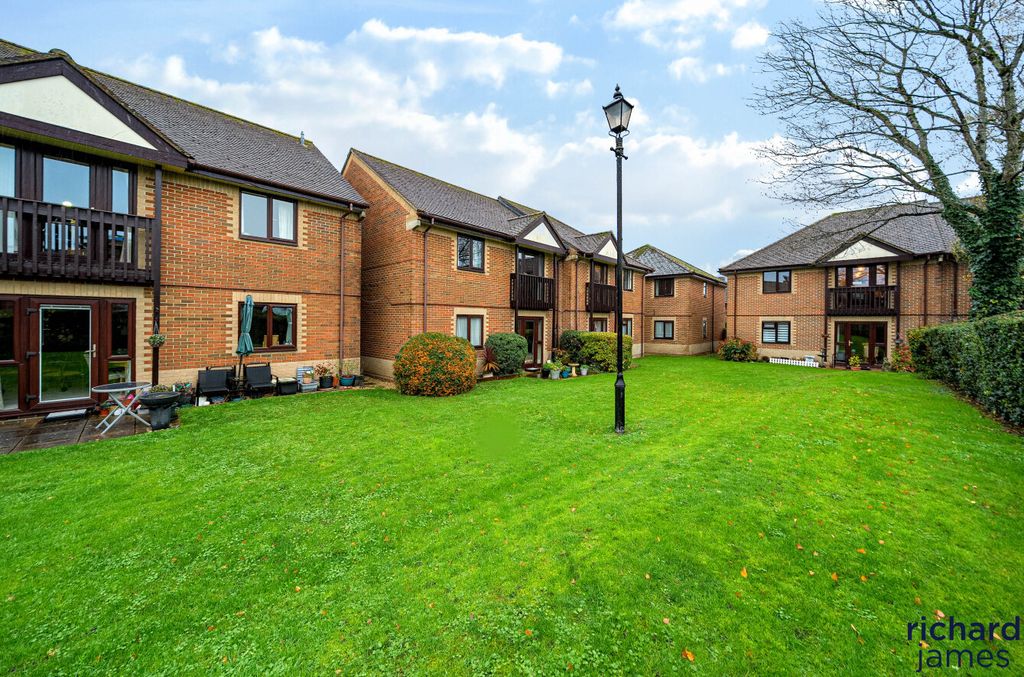 Property photo 1 of 11 7c295Fab0Bb8478E9602Fba4E026d793