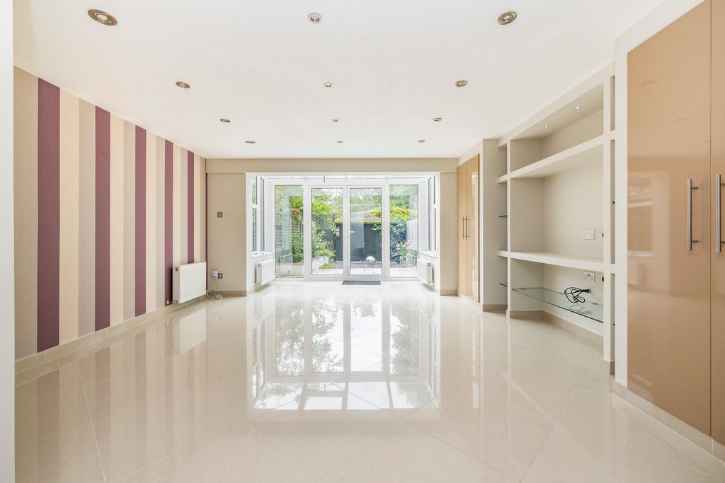 Property photo 2 of 20 Pbox-Img.Jpg