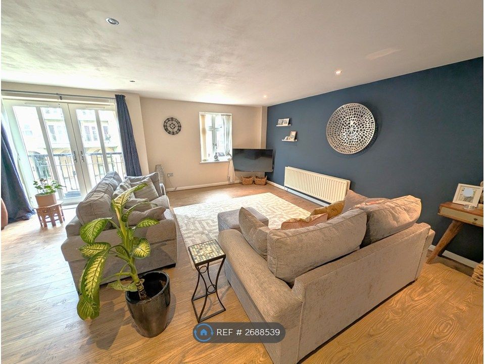 Property photo 1 of 35 Lounge