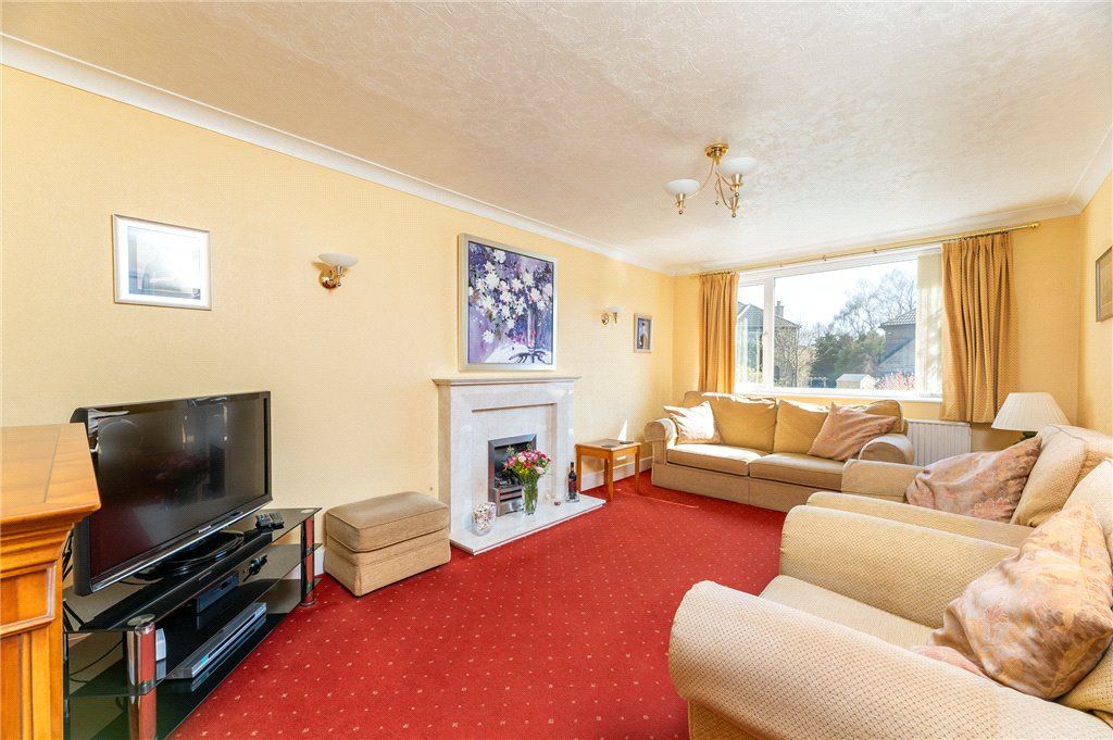 Property photo 3 of 24 Lounge