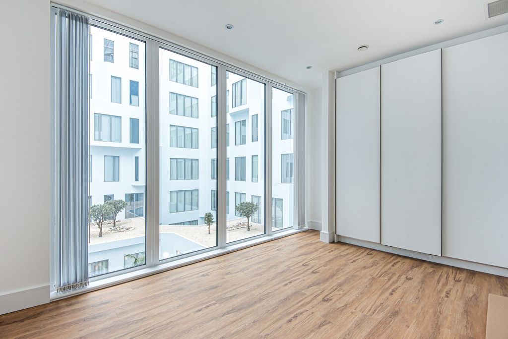 Property photo 3 of 8 Picture No. 14