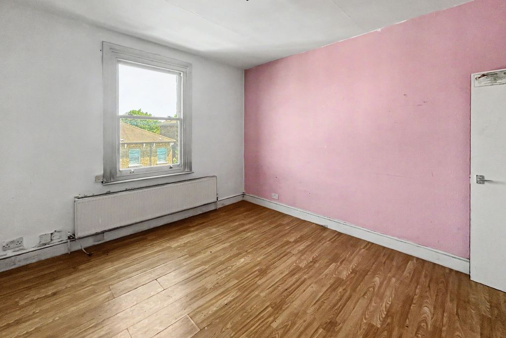 Property photo 3 of 9 47E Ramsden Road, Balham, London, Sw12 8Ra