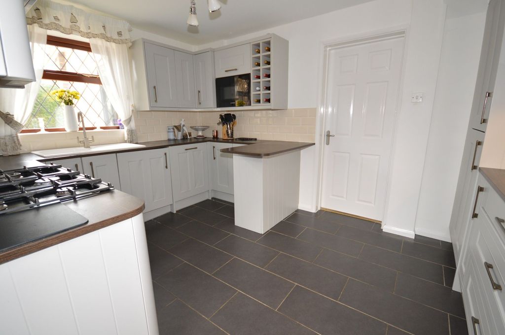 Property photo 2 of 16 Kitchen