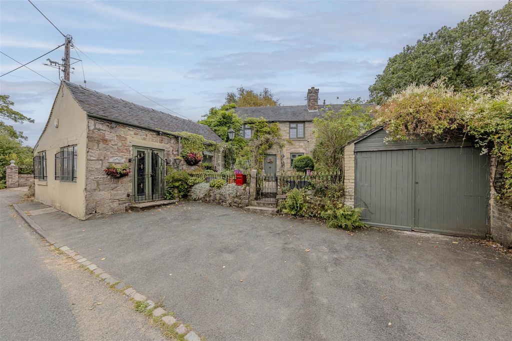 Property photo 2 of 47 Garage