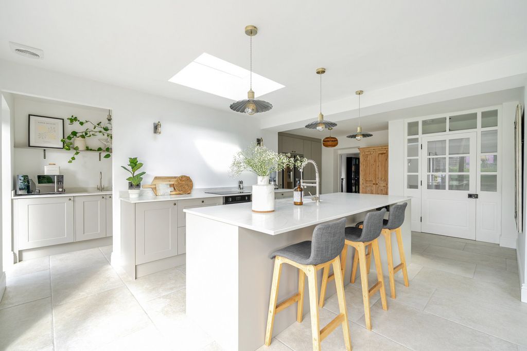 Property photo 3 of 23