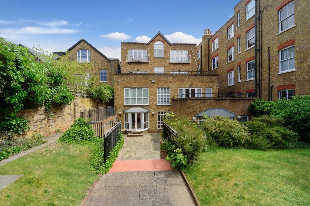 Property photo 3 of 13