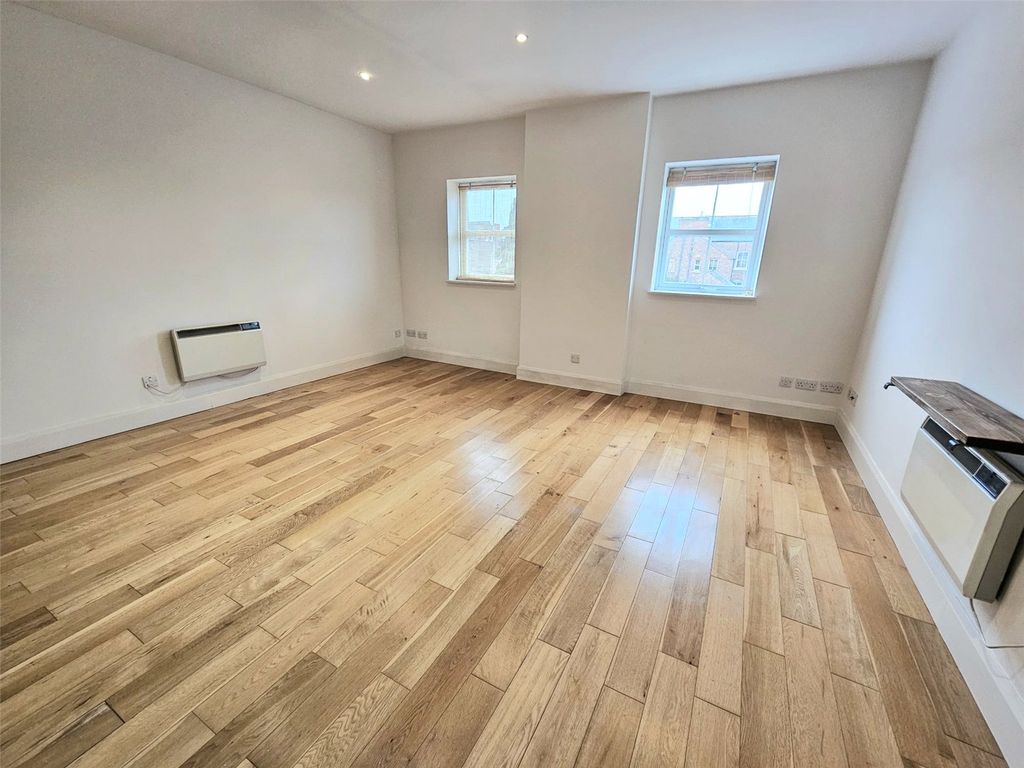 Property photo 3 of 9 Picture No. 21