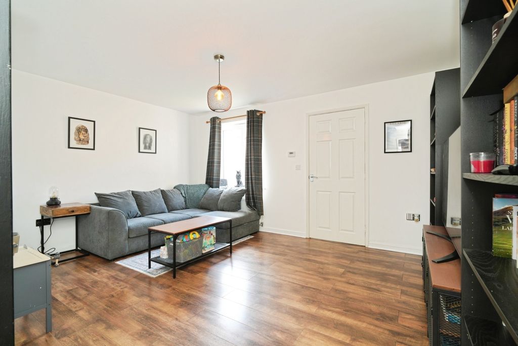 Property photo 3 of 16 Pbox-Img.Jpg