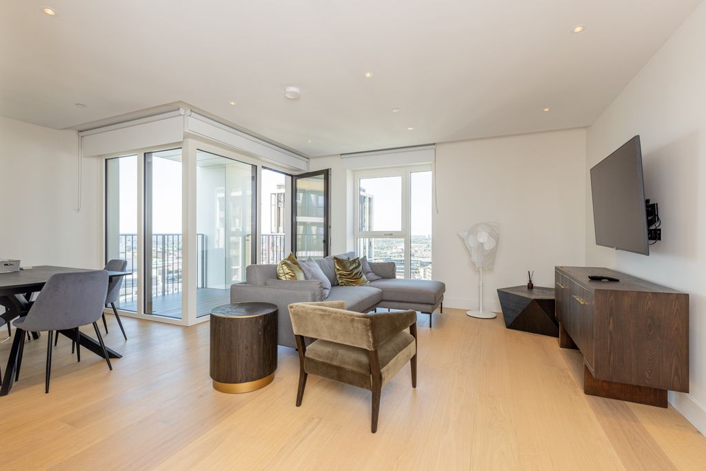 Property photo 2 of 37