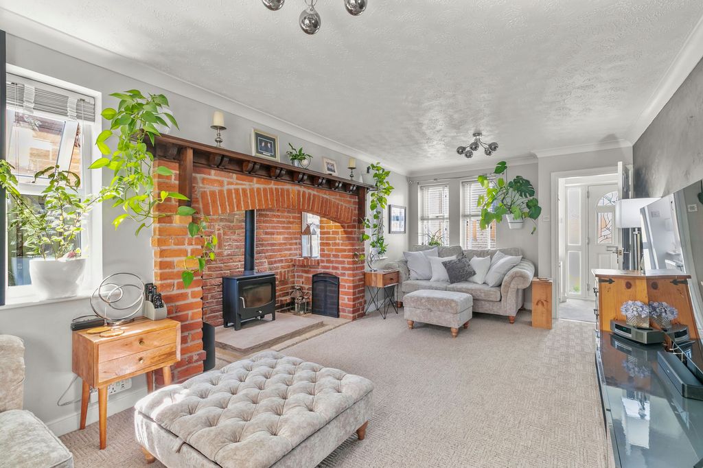 Property photo 2 of 31