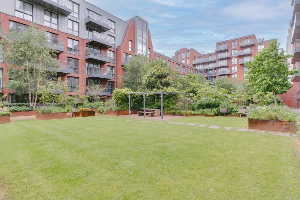 Property photo 2 of 19